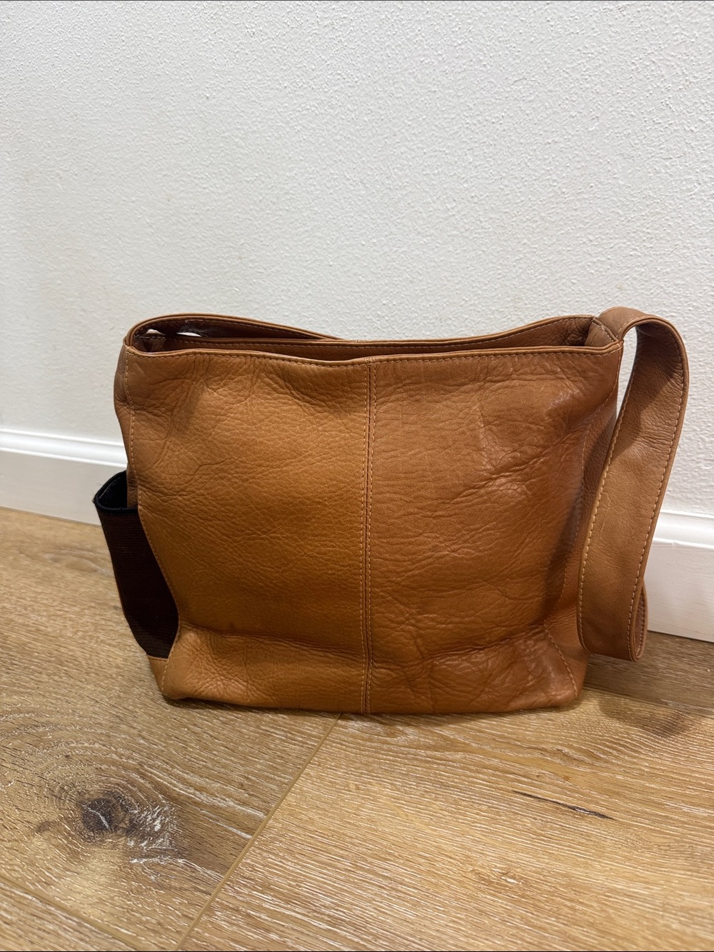 Vintage Classic Tan Leather Shoulder Bag